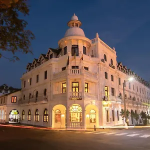 https://queens.kandyhotelsnow.com