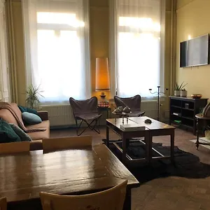 https://boomerang-hostel.brusselshotelsbook.com